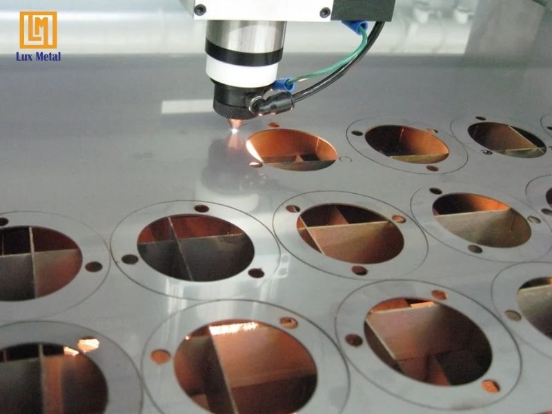 Dịch vụ cắt tấm inox theo yêu cầu | Gia công inox CNC & cắt laser Phương pháp cắt laser fiber có tốc độ nhanh và độ chính xác cực cao