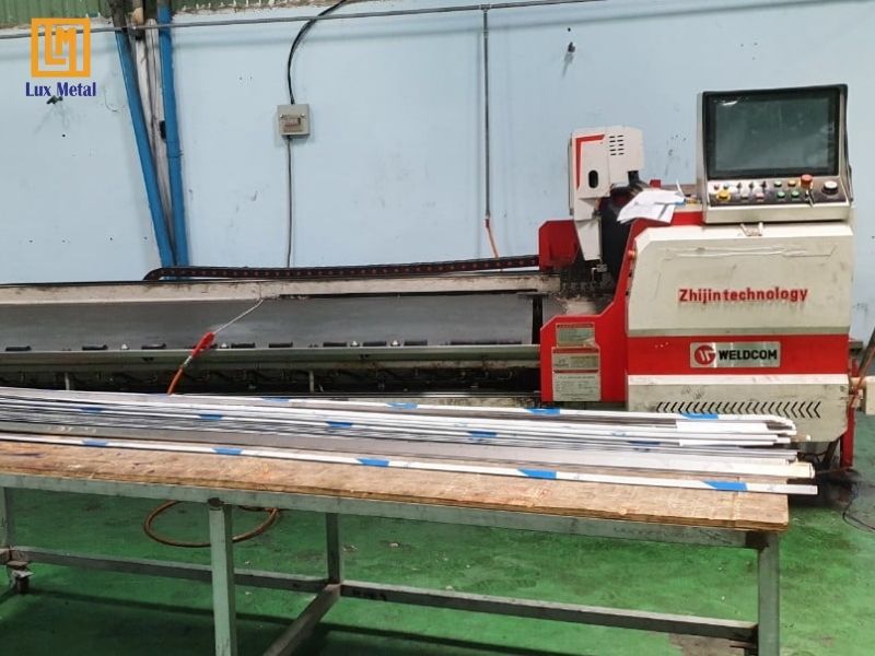 Dịch vụ soi bào rãnh V kim loại chuyên nghiệp tại TPHCM Lux Metal nhận gia công soi bào rãnh V kim loại