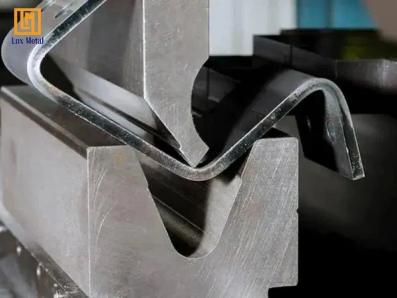 Dịch vụ gia công bào chấn, đột dập inox theo yêu cầu tại TPHCM Quy trình chấn gấp inox CNC tạo hình sản phẩm theo yêu cầu