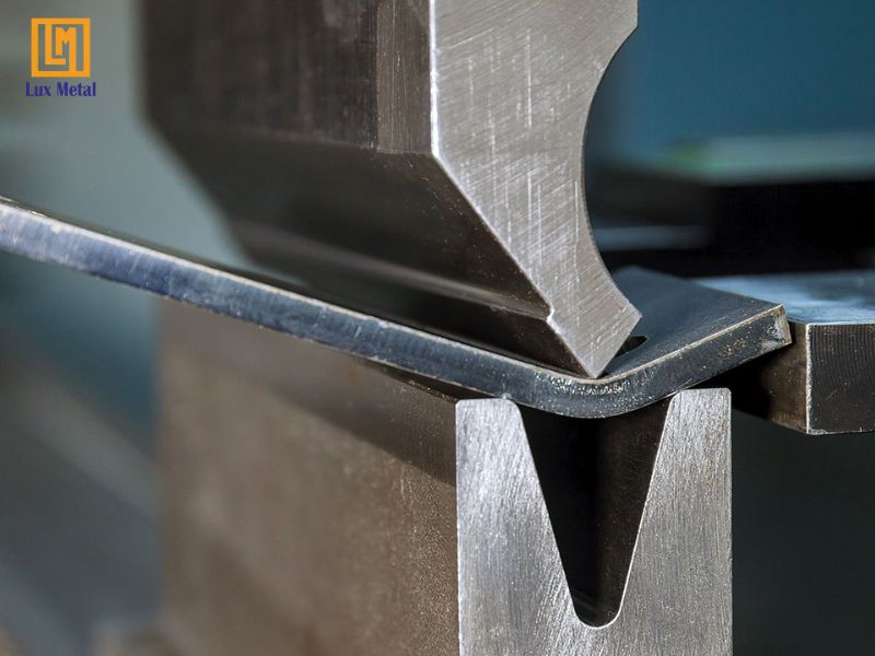 Dịch vụ gia công bào chấn, đột dập inox theo yêu cầu tại TPHCM Xưởng gia công chấn dập inox Lux Metal tại TPHCM