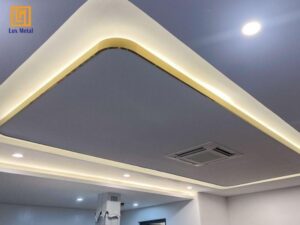 Nẹp trần thạch cao làm từ inox bền bỉ, bề mặt sáng bóng