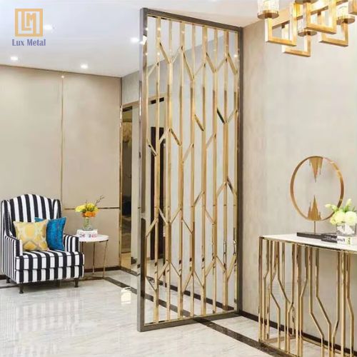 Tấm Inox Vàng Gương Vách ngăn inox vàng gương phân chia không gian nội thất hiện đại