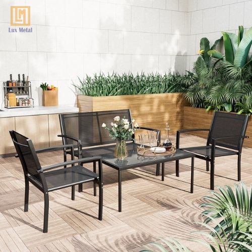 Tấm Inox Đen Bóng Gương Bàn ghế được làm từ inox đen bóng gương trong không gian nội thất hiện đại