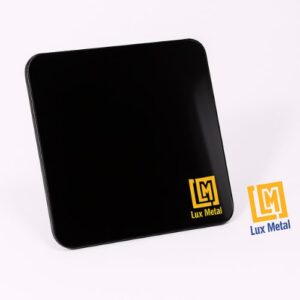 Tấm inox đen bóng bề mặt sáng như gương cùng màu đen huyền bí