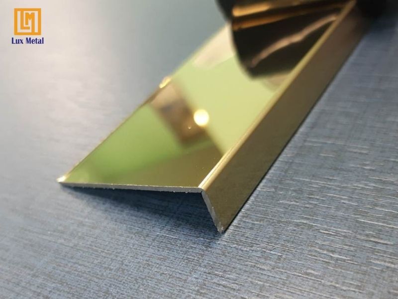 Nẹp L inox có bề mặt sáng bóng
