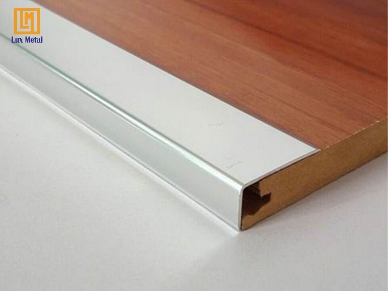 Nẹp inox chữ L với hai cạnh vuông góc hình chữ L
