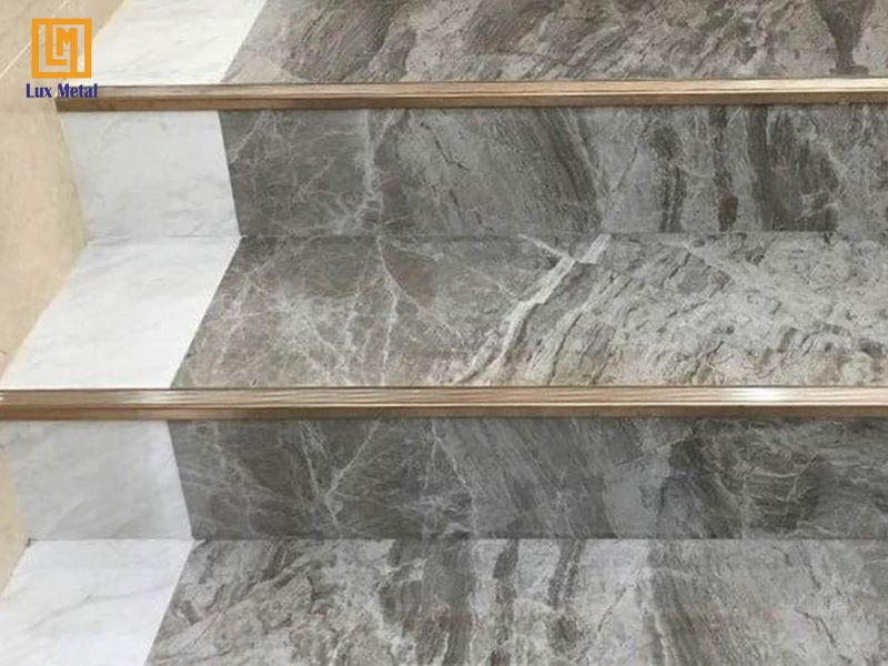 Nẹp inox chữ L ốp bậc thang chống trơn trượt