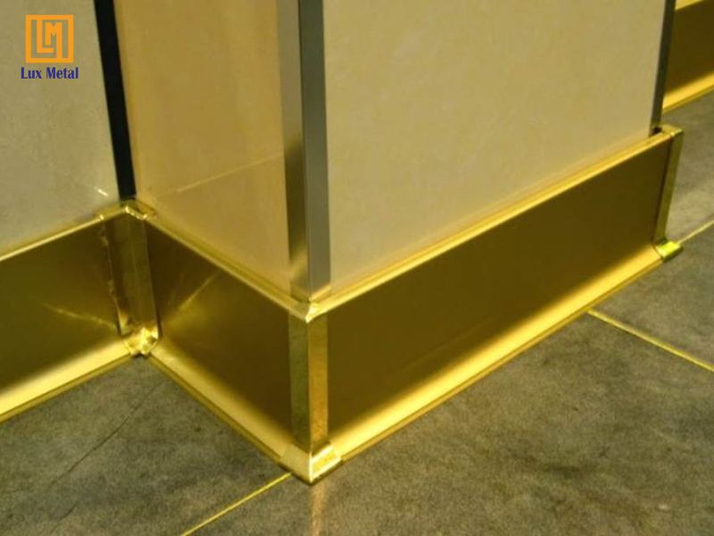 Nẹp inox chữ V che khuyết điểm góc tường