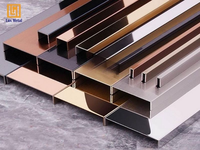 U inox có nhiều màu sắc, kích thước khác nhau