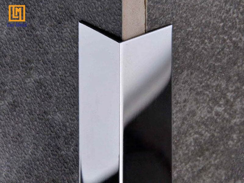 Lau chùi nẹp định kỳ để nẹp luôn sáng bóng