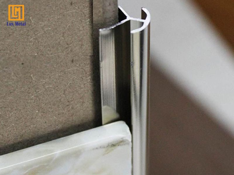 Nẹp inox bo góc tường giúp bảo vệ và trang trí góc tường