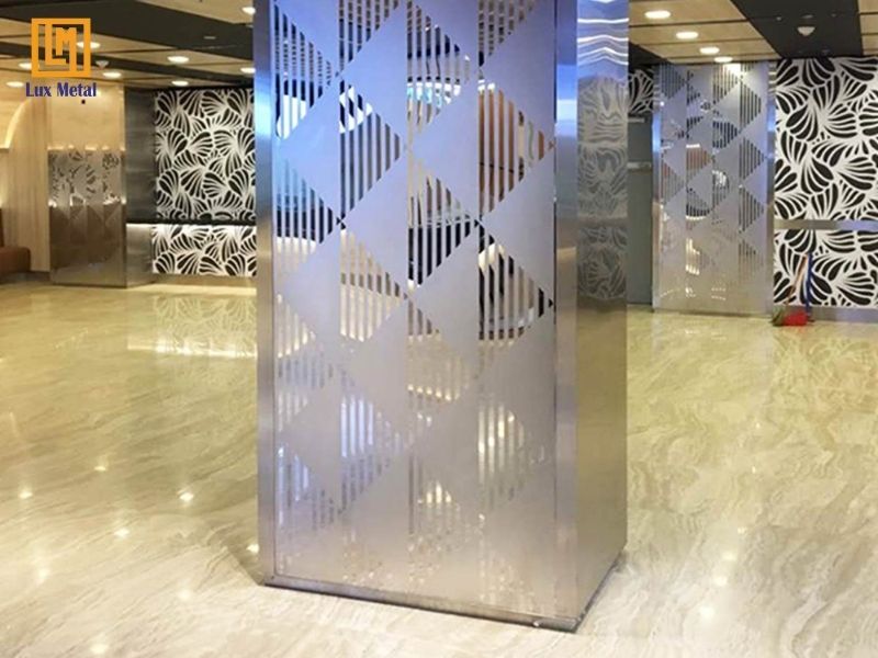 Tấm inox hoa văn dùng để trang trí nội thất tại sảnh tòa nhà