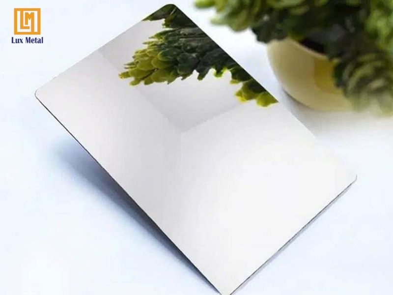 Tấm inox trắng gương 8K phản chiếu hình ảnh sắc nét