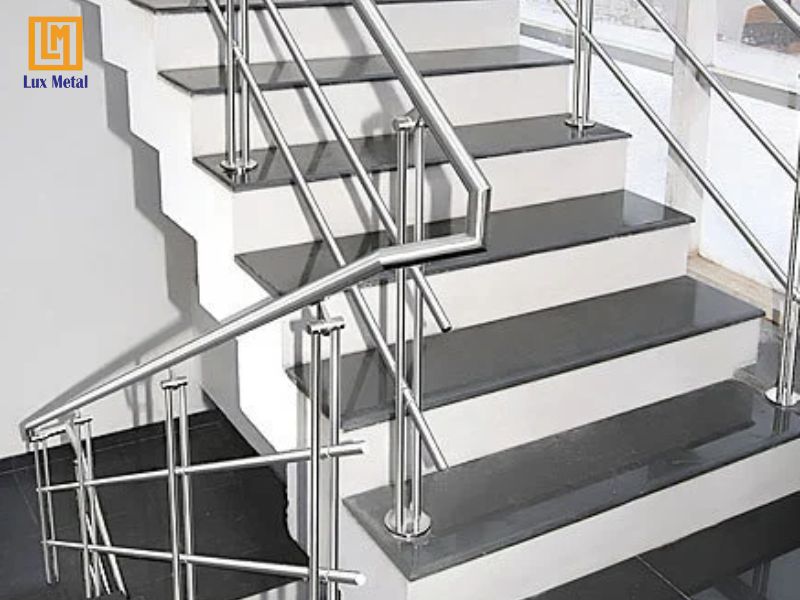 Lan can cầu thang inox 304 bền bỉ và thẩm mỹ
