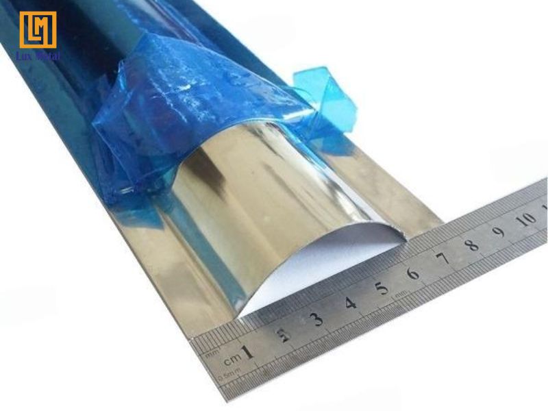Nẹp bán Nguyệt Inox Nẹp bán nguyệt inox D50 cân bằng giữa tính thẩm mỹ và độ bền