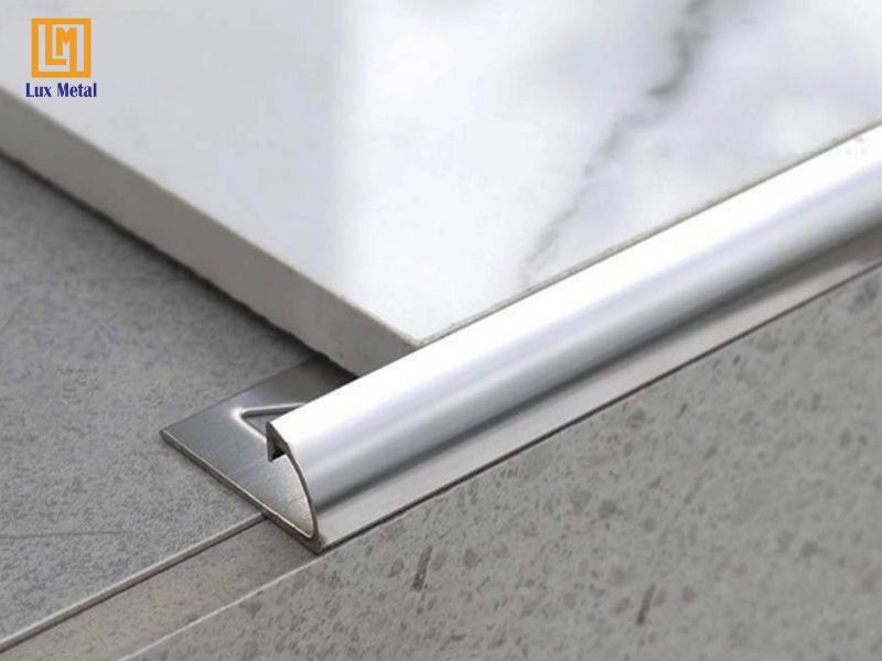 Nẹp bo góc tròn inox 304 tạo đường cong mềm mại cho góc tường