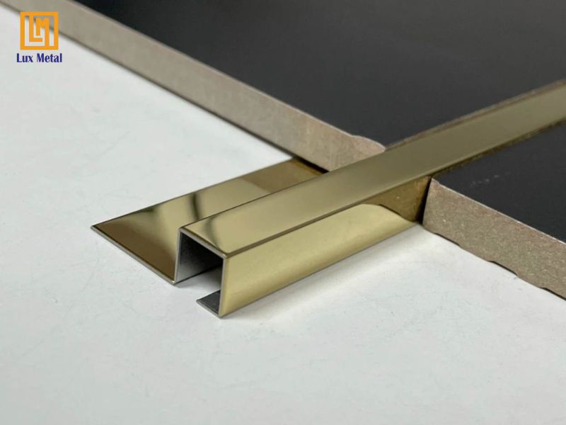 Nẹp inox 304 góc vuông tạo đường nét chính xác cho góc tường