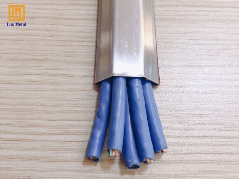 Nẹp bán Nguyệt Inox Nẹp inox bán nguyệt tổ chức dây dẫn gọn gàng