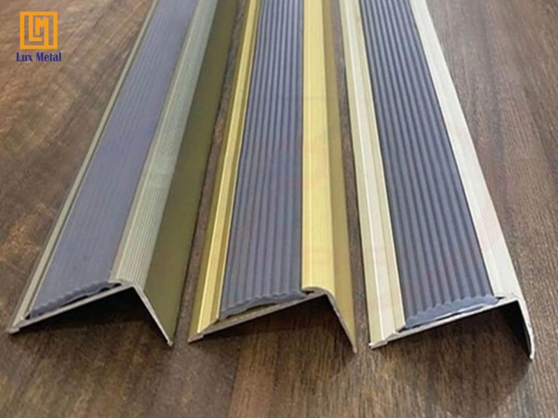 Nẹp inox chống trơn cầu thang chữ l mẫu 2