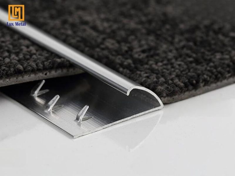 Nẹp Inox Chặn Thảm Nẹp inox chặn thảm hình chữ L với góc gấp 135 độ