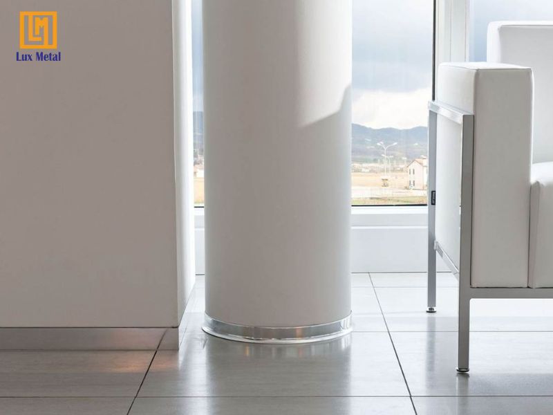 Nẹp Inox chân tường lắp đặt tại khu vực công cộng