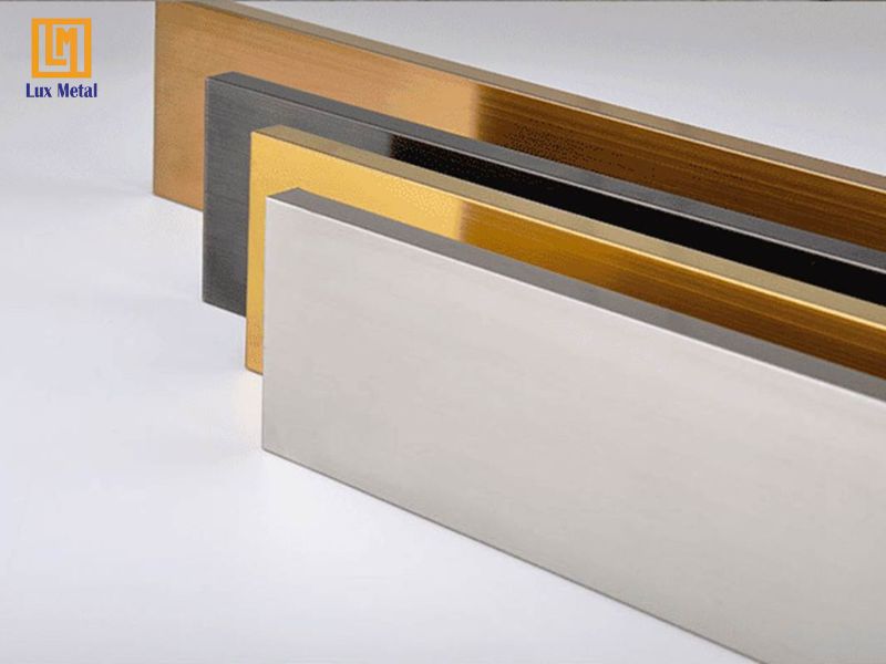 Nẹp inox len chân tường đơn giản