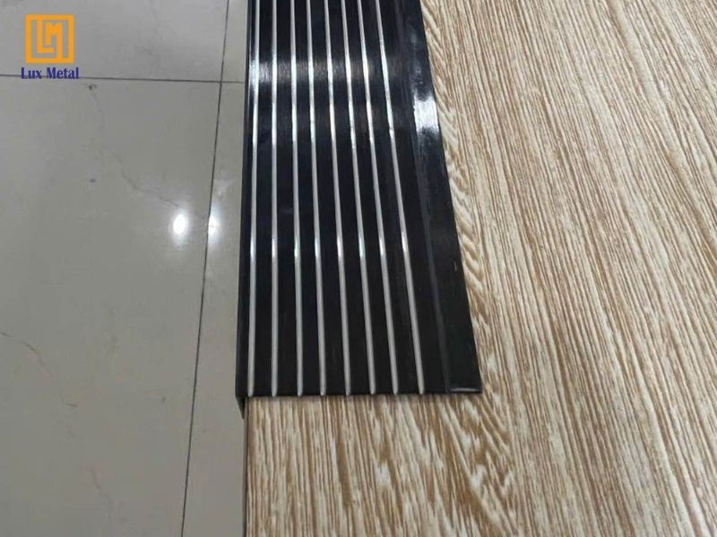 Nẹp inox 304 chống trơn cầu thang với bề mặt sáng bóng và dễ vệ sinh