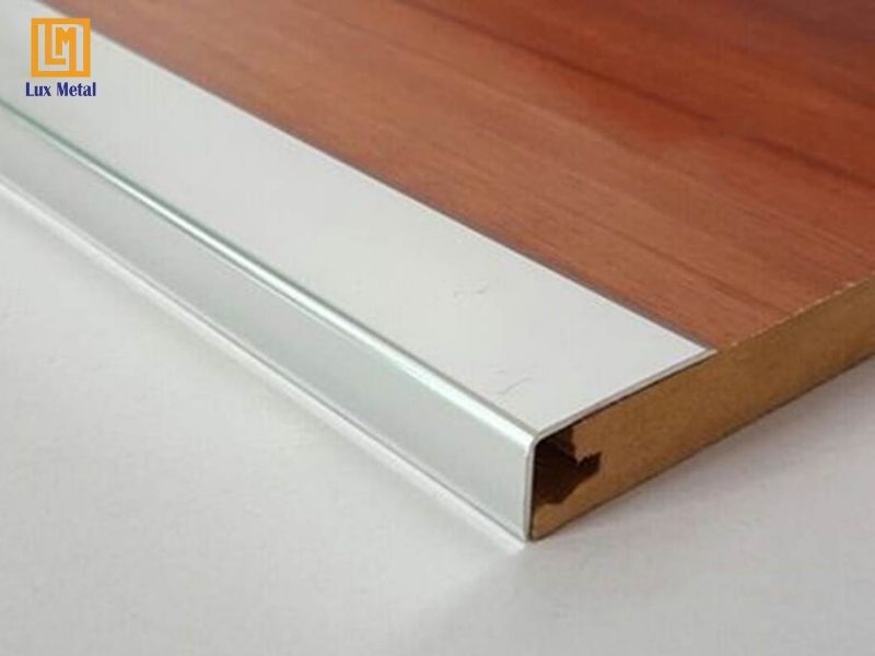 Nẹp Inox Sàn Gỗ Nẹp inox chữ L bảo vệ mép sàn khỏi va đập