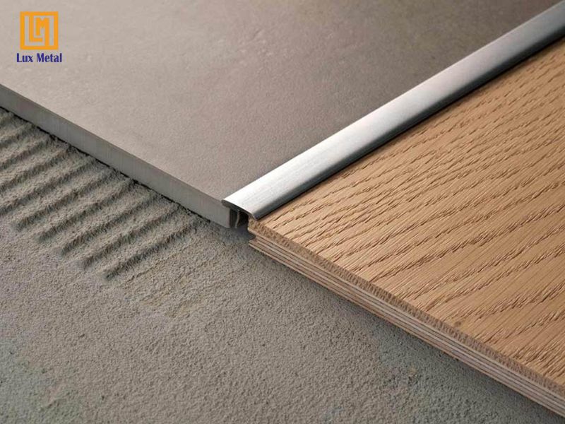 Nẹp Inox Sàn Gỗ Nẹp inox che khe hở và tạo điểm nối