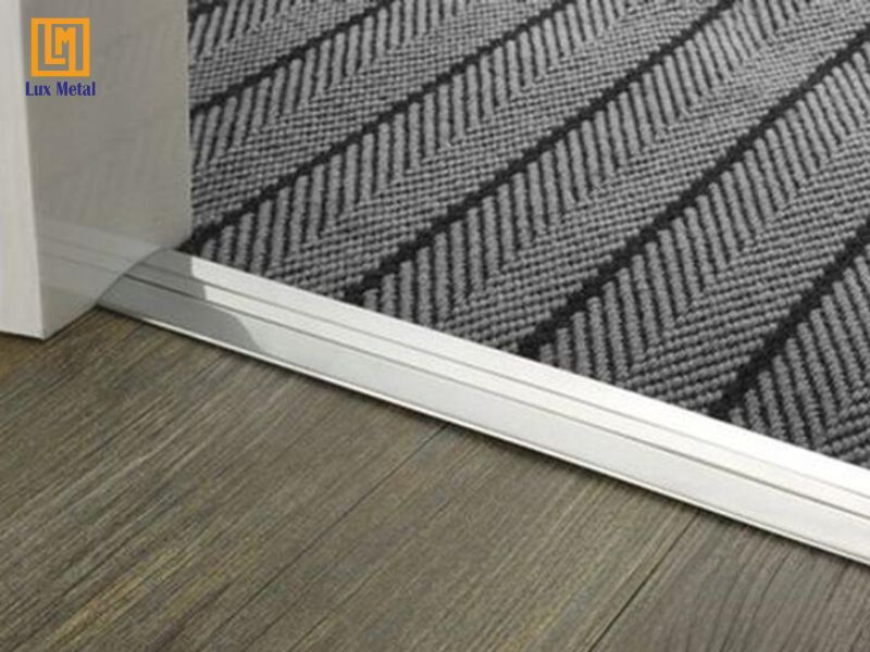 Nẹp Inox Chặn Thảm Nẹp inox chặn thảm tạo ranh giới giữa các khu vực chức năng