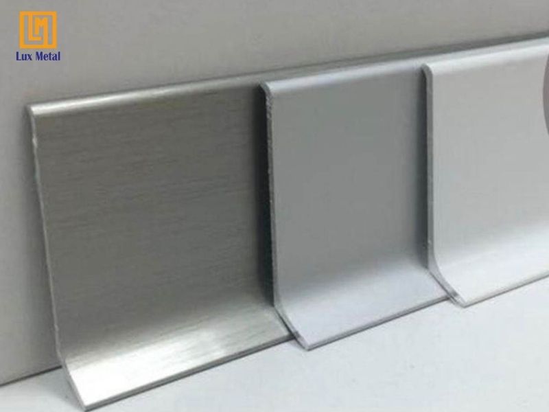 Phào chân tường Inox 304 có độ bền cao và thiết kế sang trọng