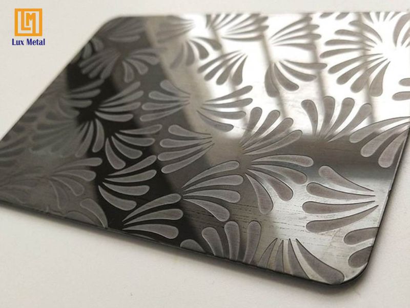 Mẫu 4: Inox hoa văn lá màu đen