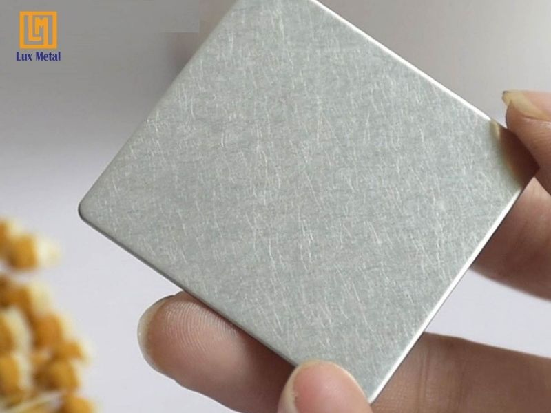 Tấm inox xước rối bền bỉ và có vẻ đẹp đặc trưng