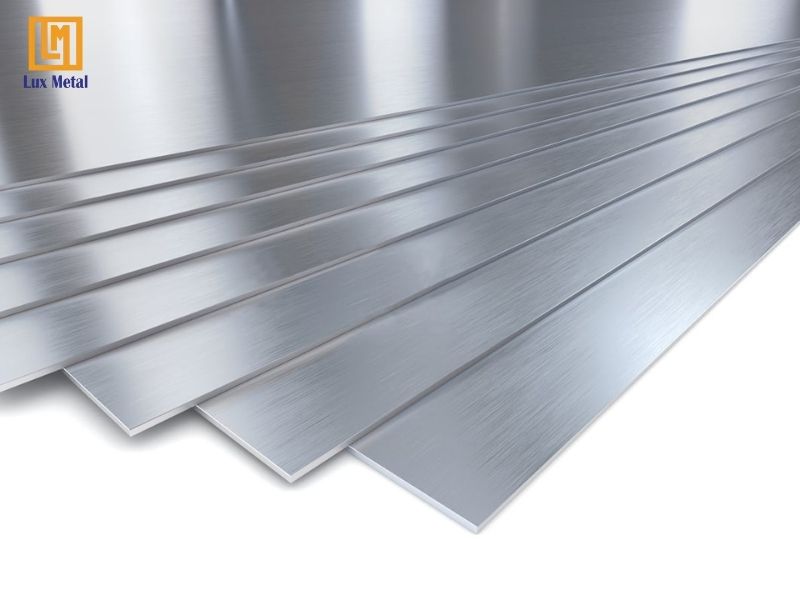 Tấm inox SUS 201 với bề mặt sáng bóng và độ bền cao