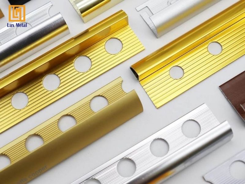 Nẹp inox bo góc tròn với bề mặt sáng bóng chống trầy xước hiệu quả