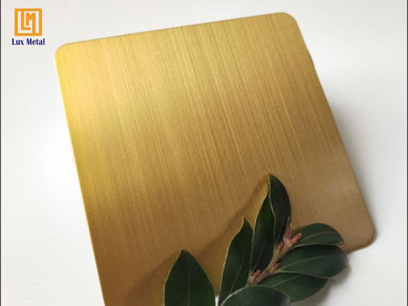Dịch vụ gia công inox mạ vàng uy tín, chất lượng tại TPHCM Inox mạ vàng titan độ bền cao cho công trình ngoài trời