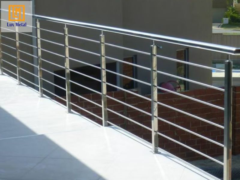 Dịch vụ gia công inox theo yêu cầu uy tín, giá tốt tại TPHCM Lan can inox chắc chắn, đảm bảo an toàn và thẩm mỹ