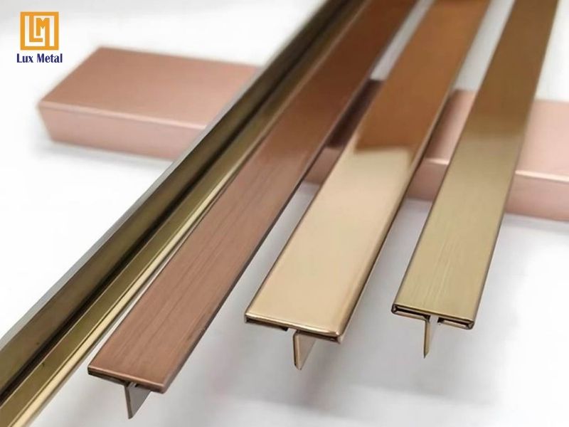 Hướng dẫn 7 bước thi công nẹp inox trang trí & 3 lỗi thường gặp Nẹp inox chữ T dùng nối hai bề mặt gạch cùng độ dày