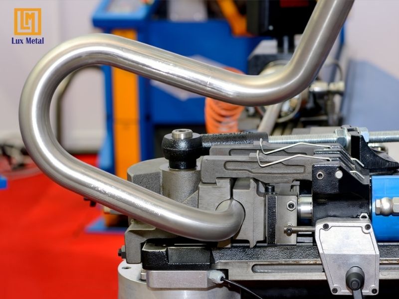 Dịch vụ gia công uốn inox theo yêu cầu tại TPHCM Quy trình 5 bước gia công uốn inox chuyên nghiệp tại Lux Metal