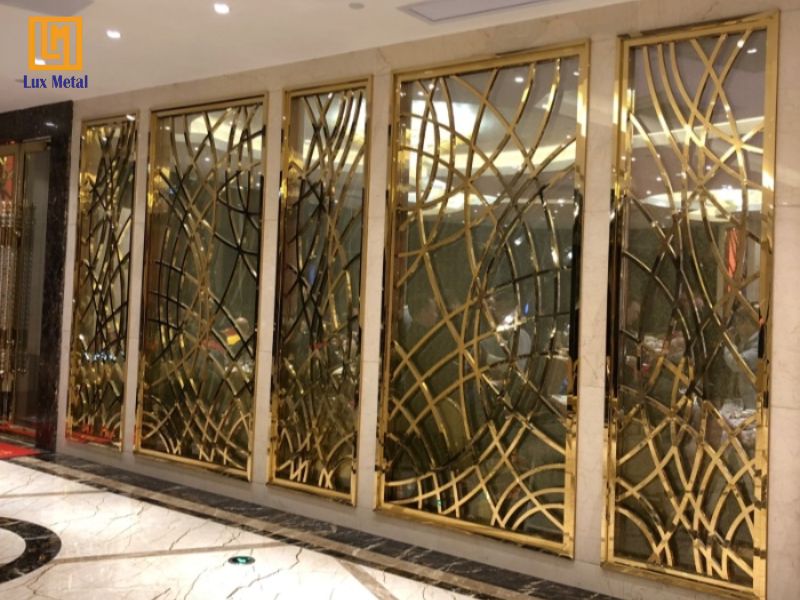 Dịch vụ gia công inox mạ vàng uy tín, chất lượng tại TPHCM Tấm ốp inox mạ vàng trang trí khách sạn cao cấp