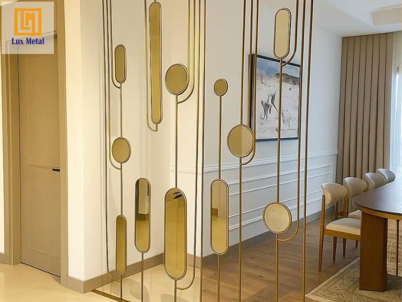 Dịch vụ gia công inox theo yêu cầu uy tín, giá tốt tại TPHCM Vách ngăn inox CNC sang trọng cho không gian