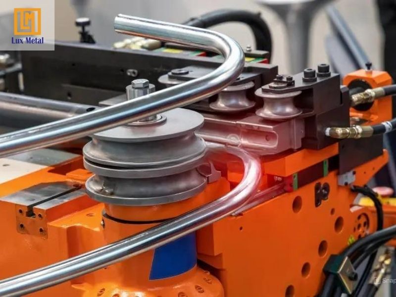 Dịch vụ gia công uốn inox theo yêu cầu tại TPHCM Lux Metal nhận gia công uốn inox theo yêu cầu tại TPHCM