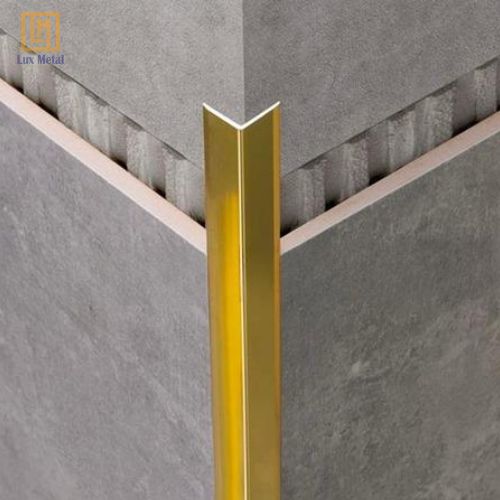 Nẹp V inox 15x15 được lắp đặt tại góc tường bảo vệ khỏi va đập