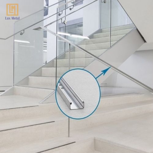 Nẹp U Inox Kính Cường Lực Nẹp U inox bảo vệ các cạnh sắc nhọn của lan can kính