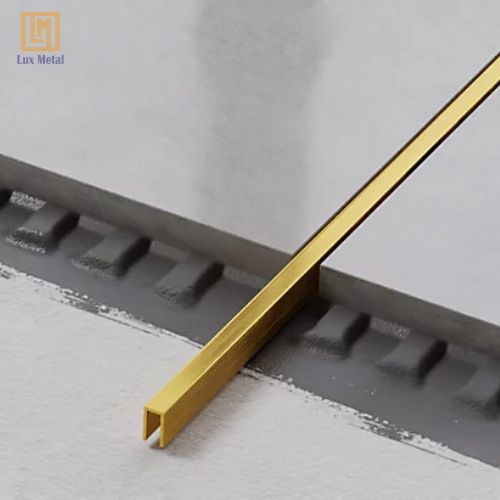 Nẹp U5 inox làm từ inox 304 bền bỉ, bề mặt sáng bóng thẩm mỹ, nhiều ứng dụng
