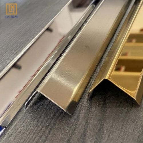 Nẹp V inox 40x40 với bề mặt sáng bóng và khả năng chống ăn mòn cao