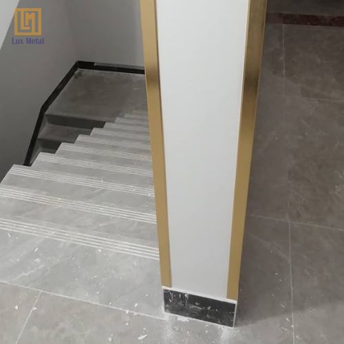 Nẹp V Inox 20x20 mm Thi công nẹp inox V20 mạ vàng tại vị trí góc tường