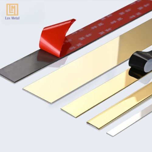 Không bóc lớp keo bảo vệ nẹp la vàng gương khi chưa thi công xong