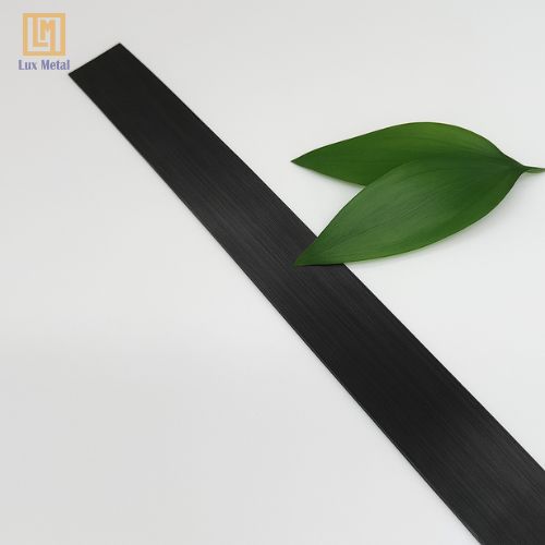 La inox đen xước nổi bật với màu đen huyền bí cùng vân xước tinh tế