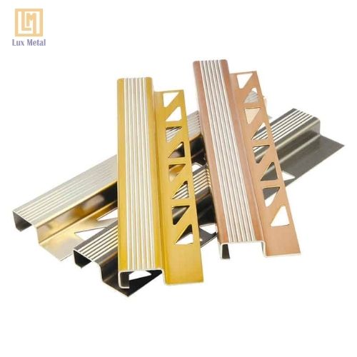 Nẹp U Chống Trượt Cầu Thang Inox 304 Nẹp U inox chống trơn sở hữu độ bền cao, bề mặt sáng bóng thẩm mỹ nhiều màu sắc